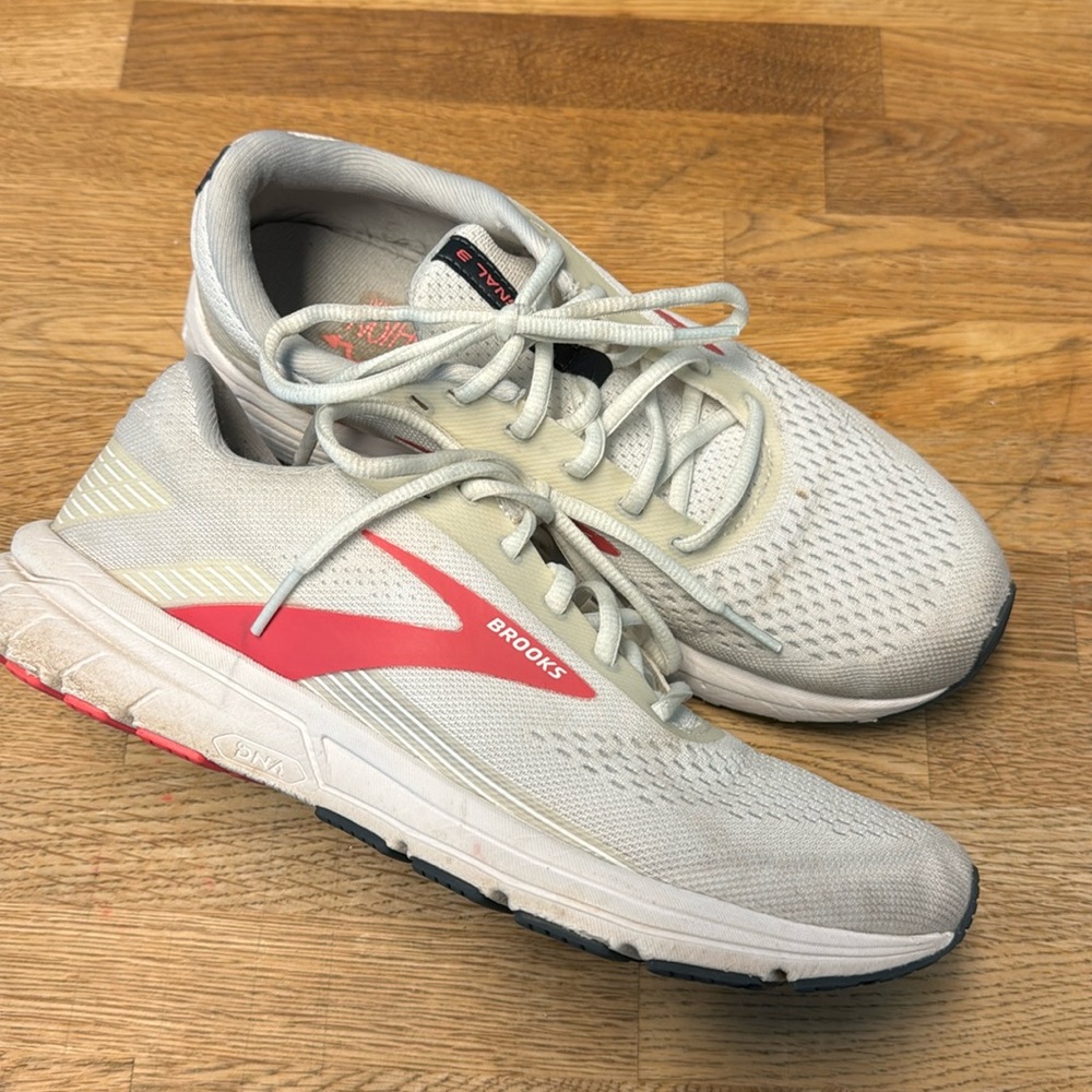 Brooks Signal 3 size 9